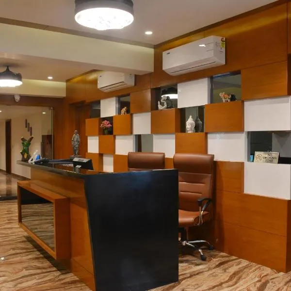Hotel 4 Point，位于艾哈迈达巴德的酒店