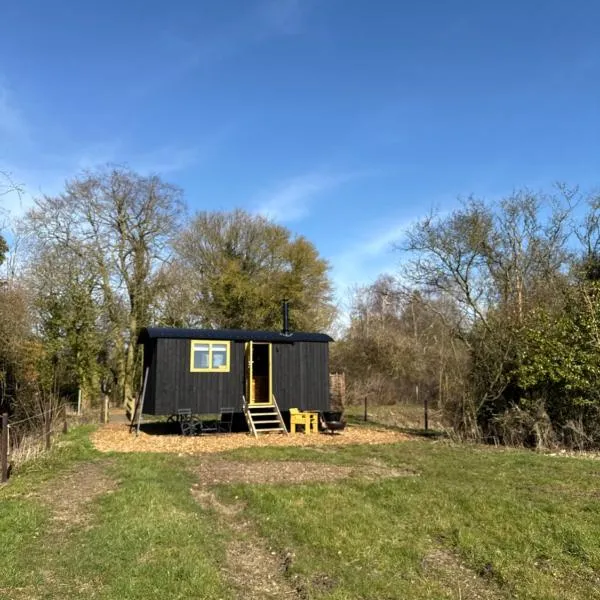 'Russet' Hut on fruit farm，位于Charsfield的酒店