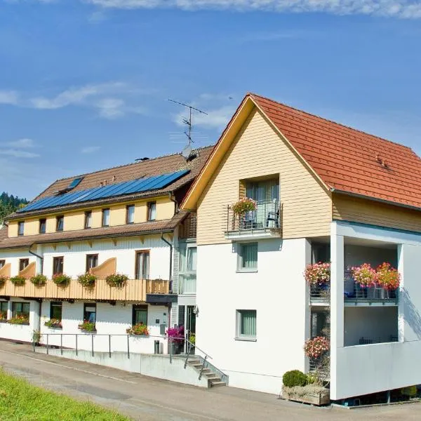 Landhotel Karin，位于弗罗伊登施塔特的酒店