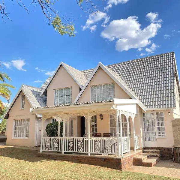 2 Bedroom Cottage sleeps maximum 4 Buhlebendalo，位于伯诺尼的酒店