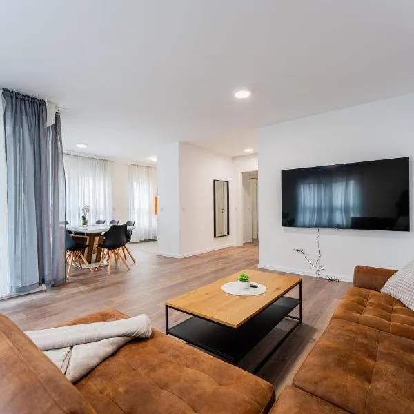 Flex SelfCheckIns 100 - Zagreb - 2 Bedrooms - Parking - Loggia，位于Velika Mlaka的酒店