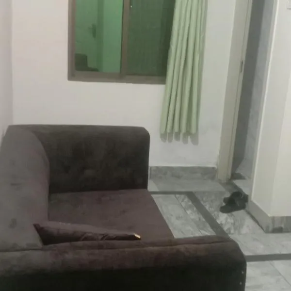 Gujrat Hotel，位于Gujrāt的酒店