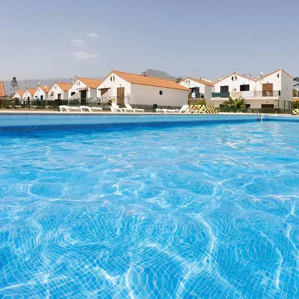 Two apartments 250m from las americas Beach，位于美洲海滩的酒店