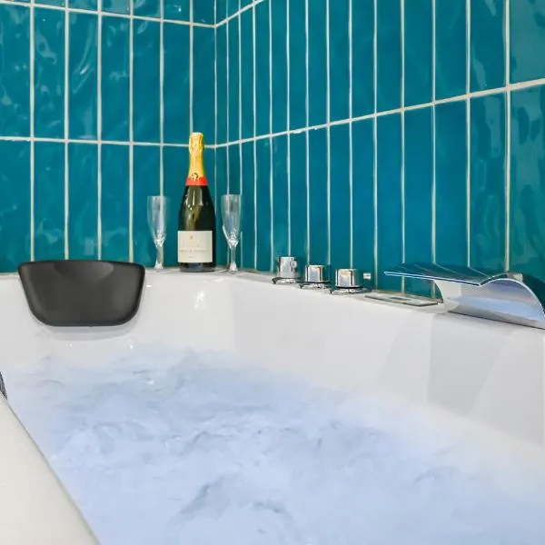 Le Sweet - Love Room - Jacuzzi - Wifi，位于Montry的酒店