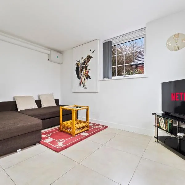 Bloom Court -Sleeps 6-Free Parking with Workspace & High-Speed WiFi，位于伯明翰的酒店