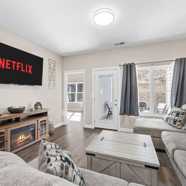 Spring Special No Dog Fee New Listing No Steps King Beds，位于布兰森的酒店