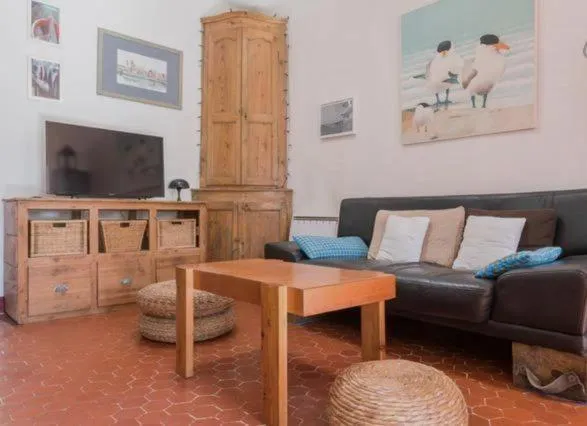 Joli appartement sur le port proche des plages !，位于拉西约塔的酒店