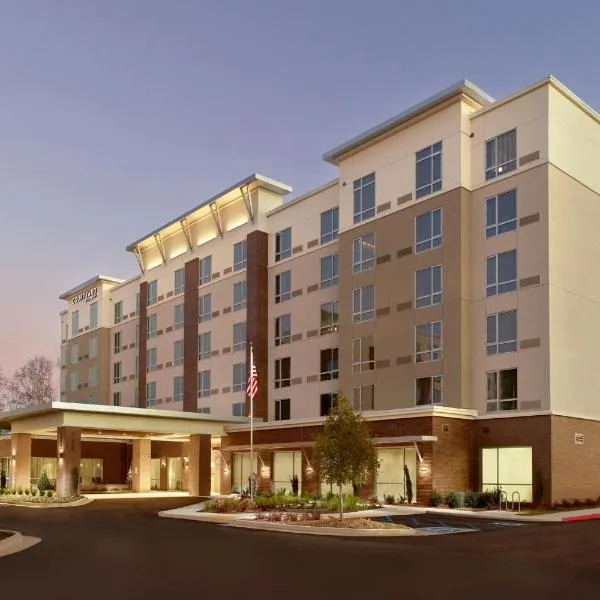Courtyard by Marriott Atlanta Covington，位于卡温顿的酒店