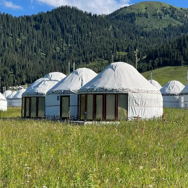 Ak-Sai Travel Karkyra Yurt Camp，位于Dzhergalan的酒店
