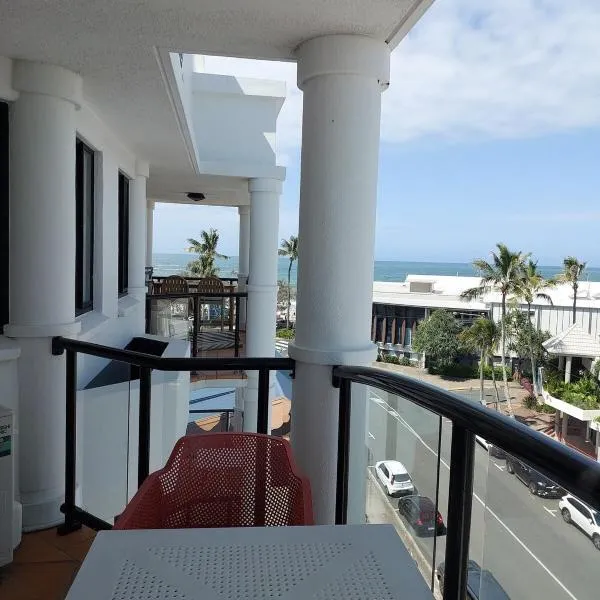 Stylish 1 Bedroom with Private Rooftop Spa，位于穆卢拉巴的酒店