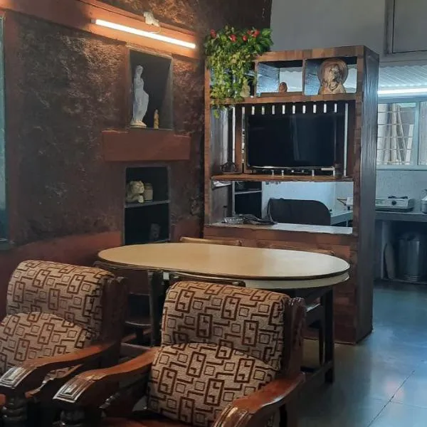 Leela villa - Ancient Redstone Escape，位于潘奇加尼的酒店