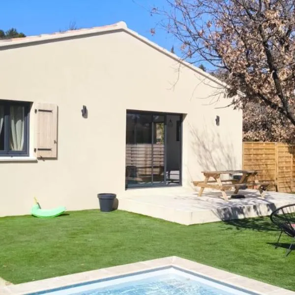 Villa familiale Luberon 3ch calme jardin parking，位于赛尼翁的酒店