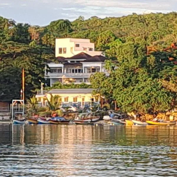 By The Bay Oracabessa Queen Bedroom Suite，位于Oracabessa的酒店