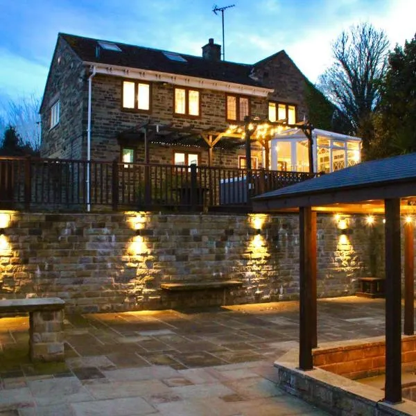 Rural Retreat with Hot Tub, Fire Pit & Games Room，位于谢菲尔德的酒店