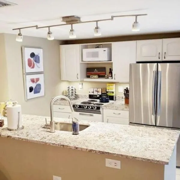 14th 99 Walk Score 3 mins to Metro rail，位于华盛顿的酒店