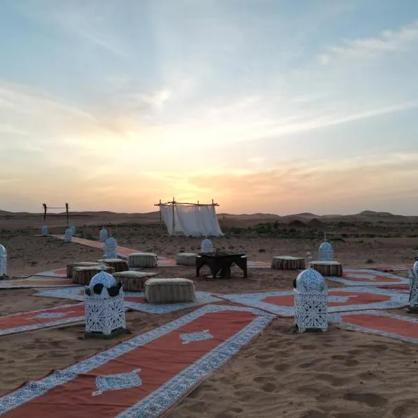 Merzouga Safari Luxury Camp，位于Tisserdmine的酒店