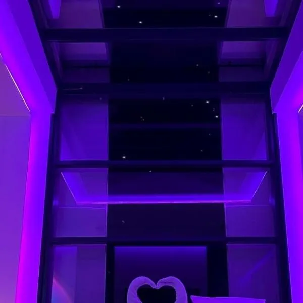 Suite impériale LOVE ROOM，位于锡斯特龙的酒店