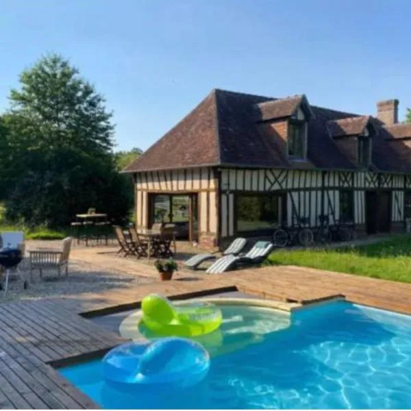 Longère normande avec piscine et jardin，位于Landepéreuse的酒店