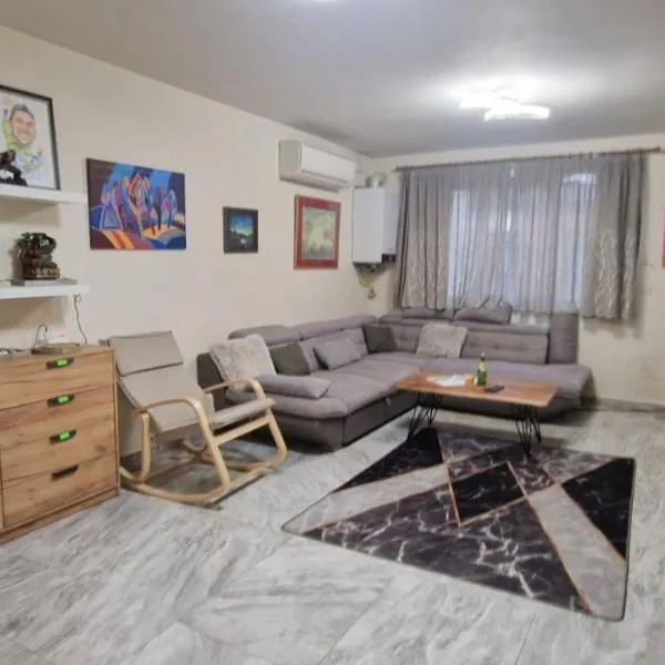 Zen Lodge, with private parking，位于索非亚的酒店