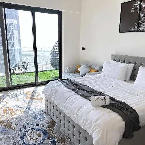 Binghatti canal suites smart home by kings holiday，位于迪拜的酒店