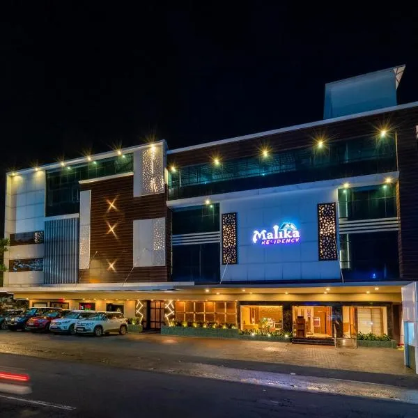 Hotel Malika Residency，位于Ettumānūr的酒店