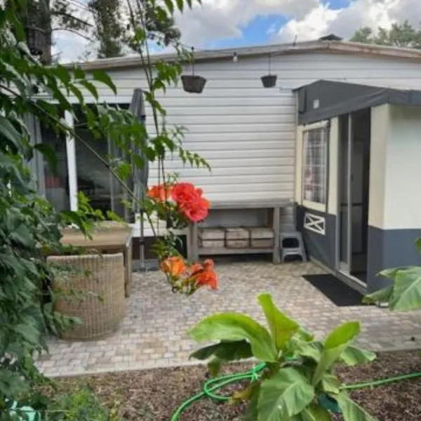 Nomad Laryssiou on camping GT Keiheuvel parcel 371，位于Balen的酒店