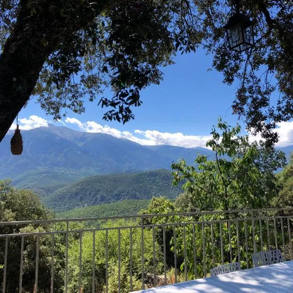 Seuls au Monde - mas isolé avec vue sur le pic du Canigo，位于普拉德的酒店