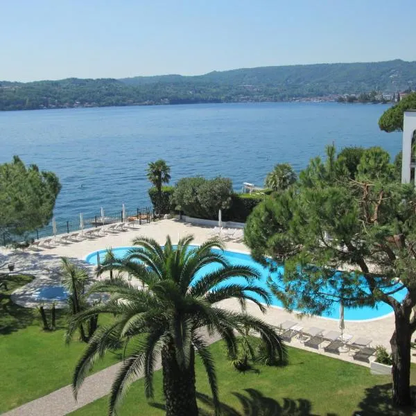 Hotel Spiaggia d'Oro - Charme & Boutique - Garda Lake Collection，位于Villanuova sul clisi的酒店