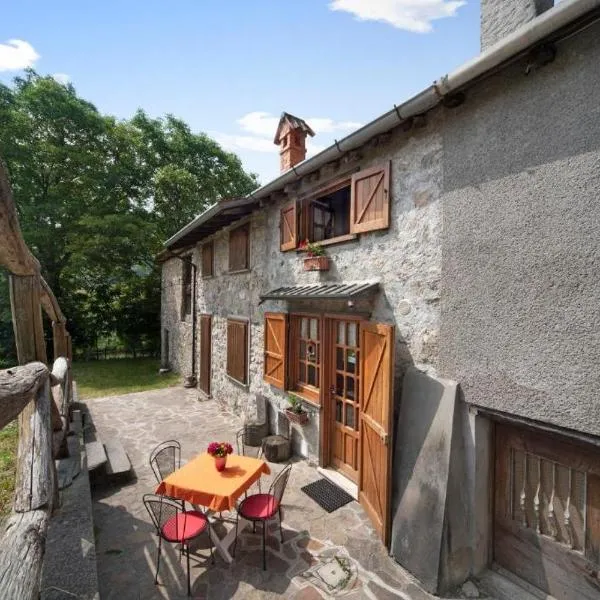 Casa tra i boschi，位于Esino Lario的酒店
