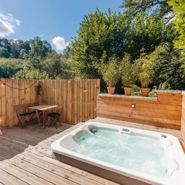 Le Chalet de l'Ours, jacuzzi and private sauna，位于Insemont的酒店