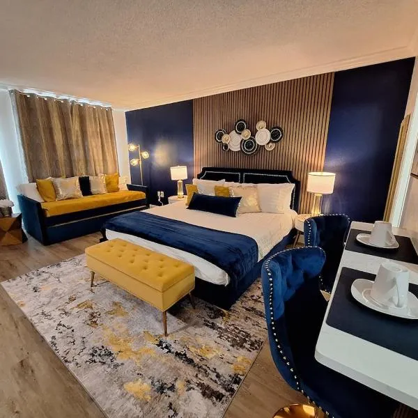 Luxury Lakeview Getaway 1 mile Universal Studios，位于奥兰多的酒店