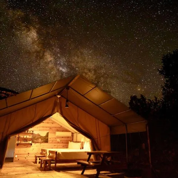 Glamping Tent #10 with Heat AC and Private Bath，位于奥德维尔的酒店