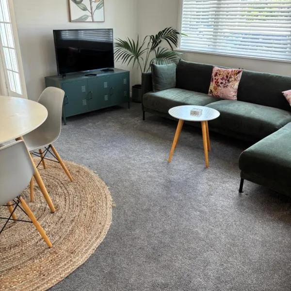 Central Hutt 2 Bedroom Gem，位于下哈特的酒店