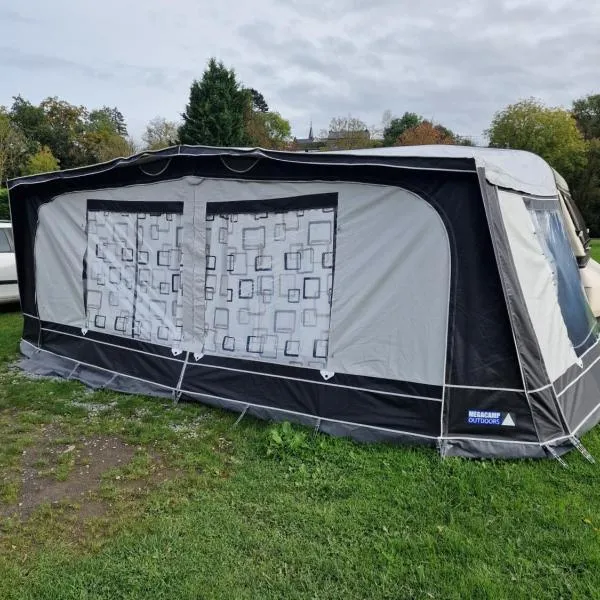 Caravan 4 personen，位于杜柏的酒店