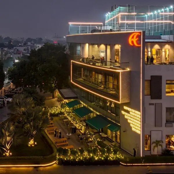 Sapphire Suites By Arif Castles，位于勒克瑙的酒店