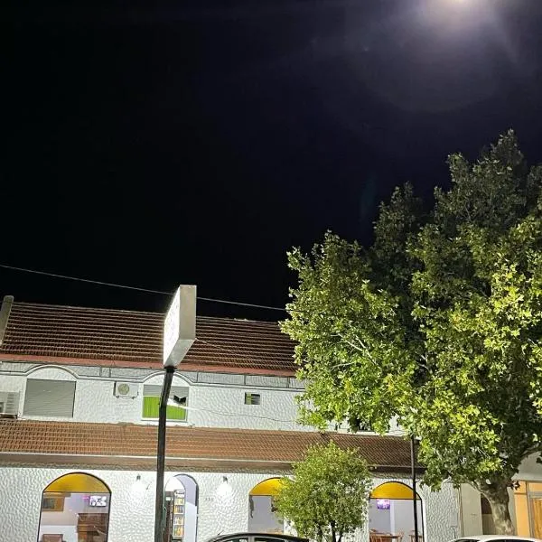 Hotel TriNova，位于圣罗莎的酒店