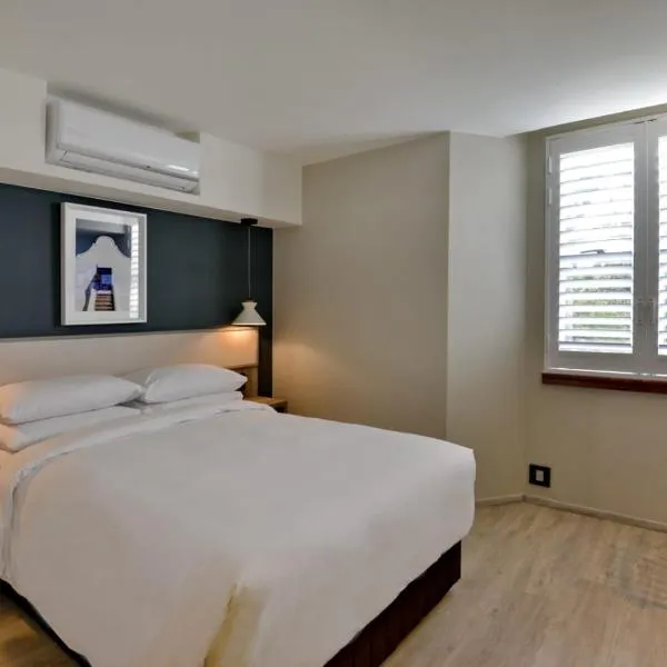 Town Lodge Bellville，位于贝尔维尔的酒店