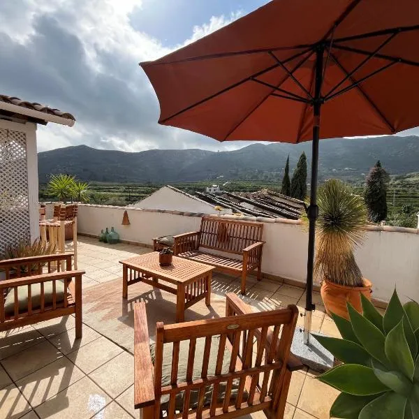 Maison de village avec roof top，位于Adsubia的酒店