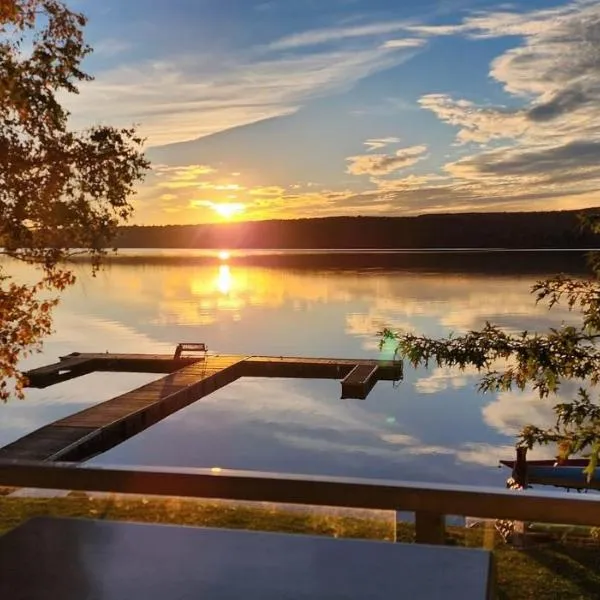 Auberge et Chalets sur le Lac，位于梅干提克湖的酒店