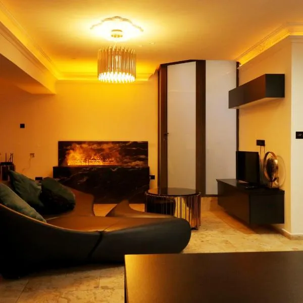 OLGA Luxury Suite I 5 min from airport I central location I traditional village，位于卢加的酒店