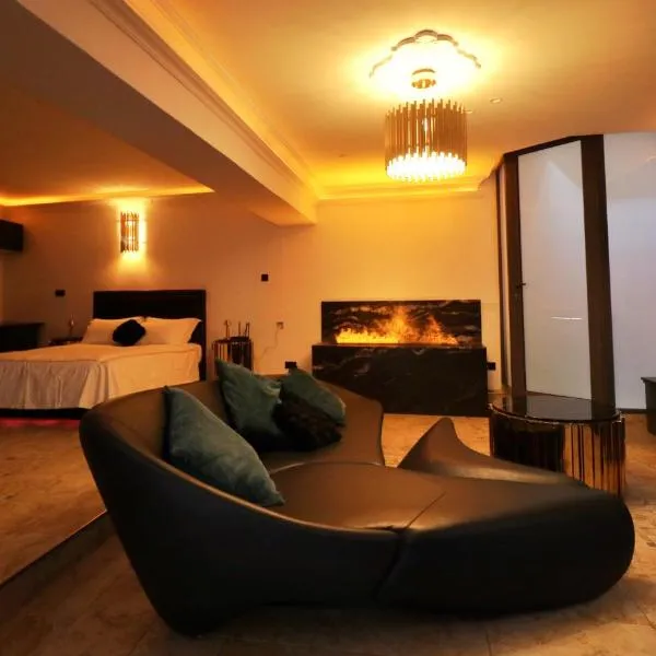 OLGA Luxury Suite I 5 min from airport I central location I traditional village，位于卢加的酒店