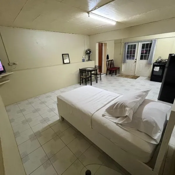 Old Town Studio with Separate Affiliated Pool House，位于Old Towne的酒店