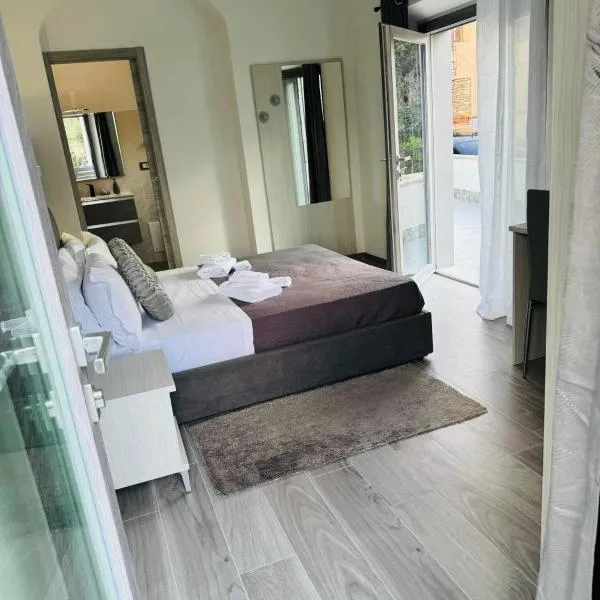 Affittacamere Mary's Rooms，位于圣特奥多罗的酒店