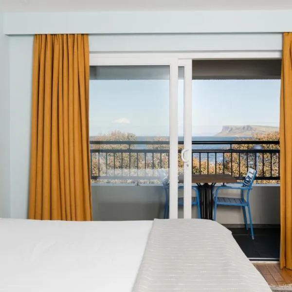 Marine Hotel Ballycastle，位于巴利卡斯尔的酒店