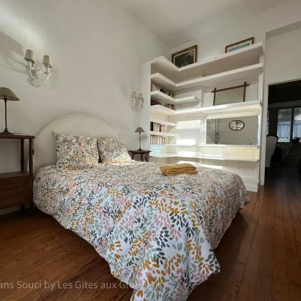 Villa Sans Souci - Beach 20m away，位于梅尔·莱斯·拜恩斯的酒店