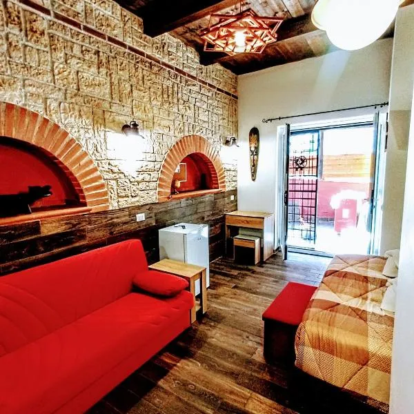 Big Mama Jungle Rooms，位于泰拉奇纳的酒店