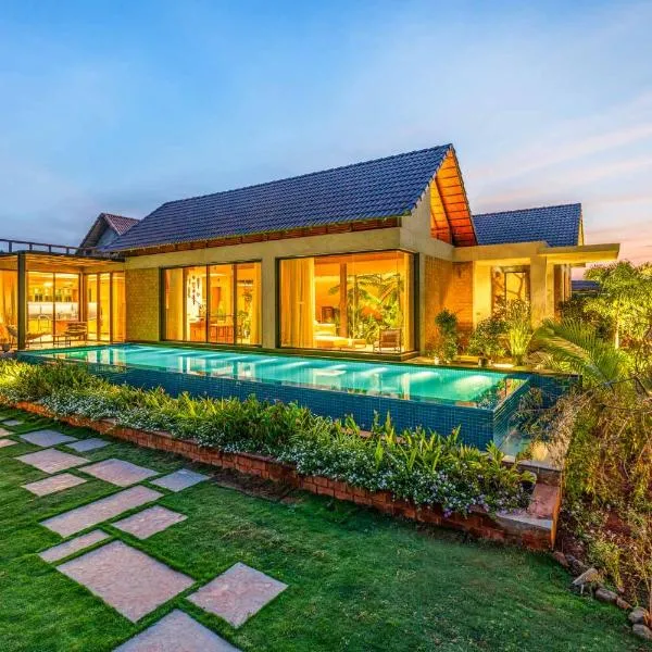 StayVista at Aaranya Villa with Pool, Luxury Amenities Lawn near Hyderabad，位于海得拉巴的酒店
