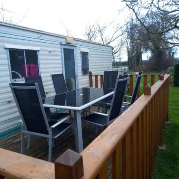 Mobil-home charmant à 10 minutes de la mer,位于Lannebert的酒店