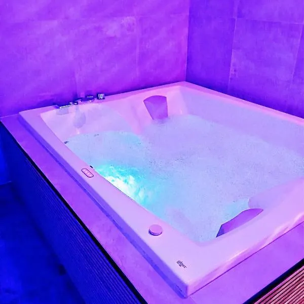 Big Mama Jungle Rooms，位于泰拉奇纳的酒店