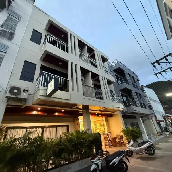 Sumaka Hotel Karon，位于卡塔海滩的酒店
